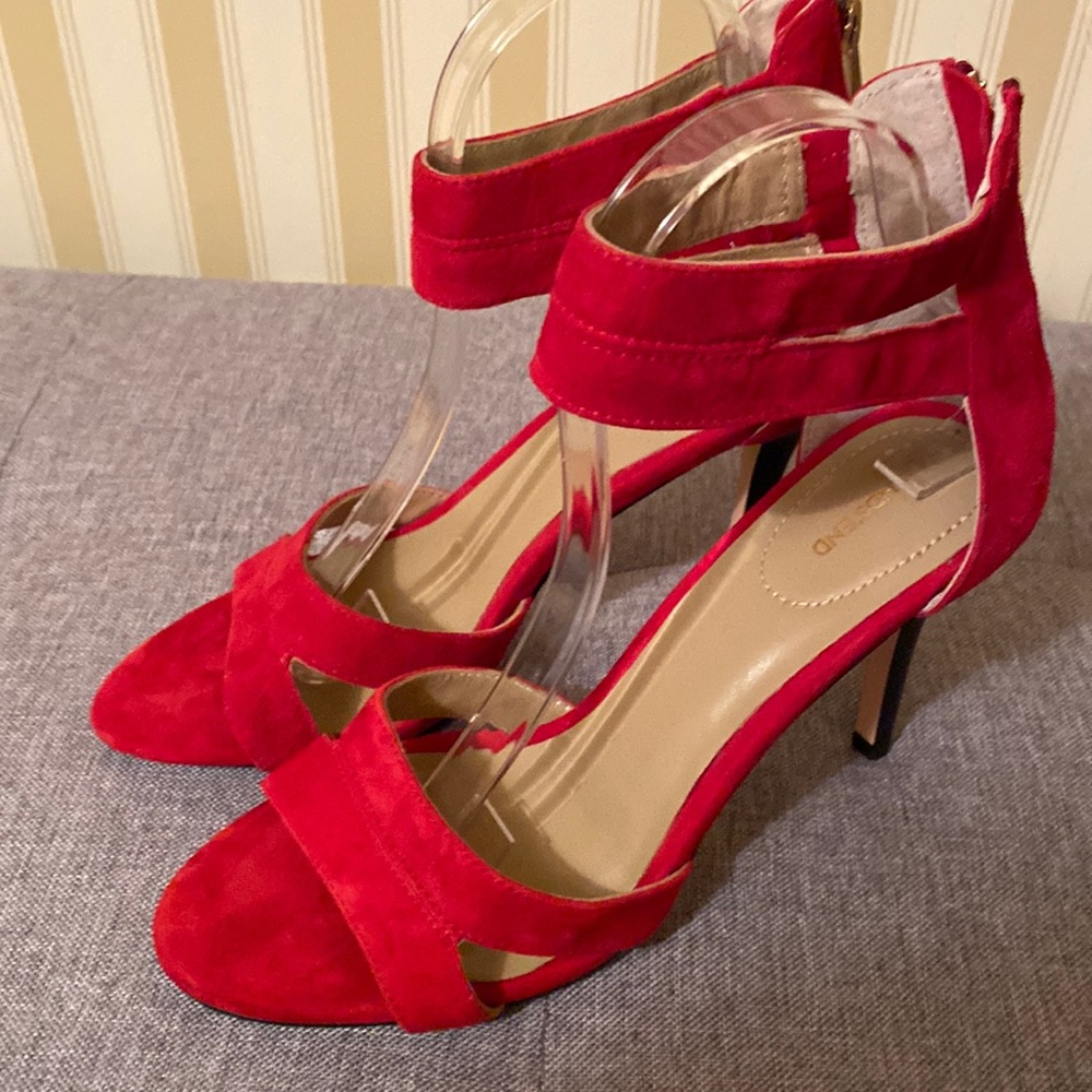 Lands’ End Red suede strappy, back zip sandals, size 8.5